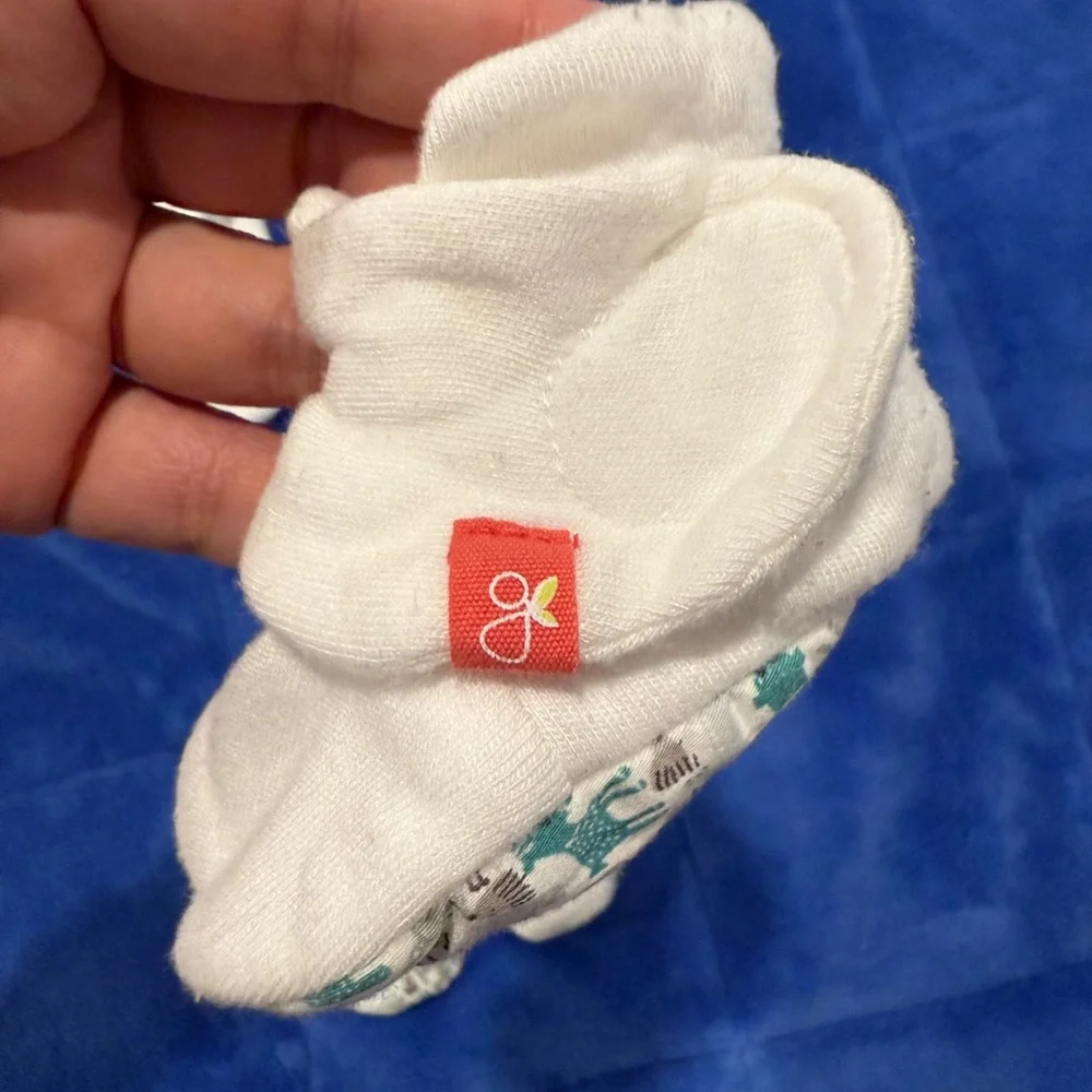 Baby mittens and boots set Goumikids